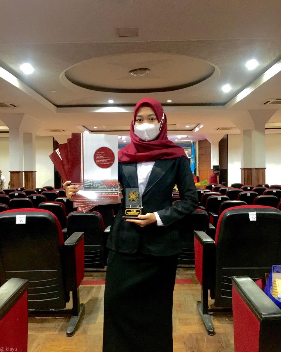 Tutut Ayu Dwijayanti Menjadi Lulusan Terbaik Prodi PBI FKIP UMM Pada Yudisium Periode IV Tahun 2021