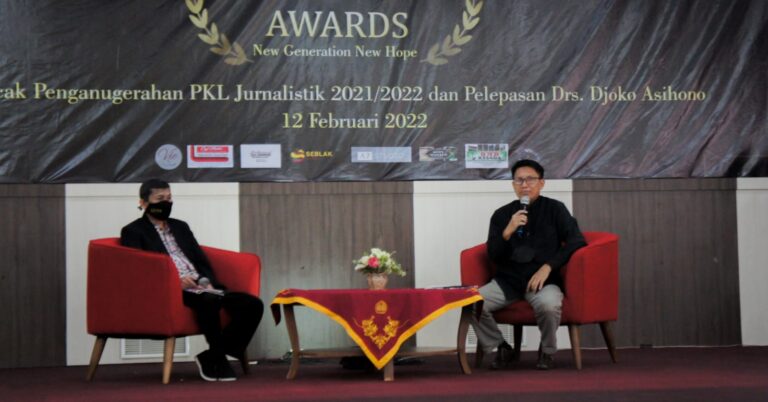 Pelepasan Drs. Joko Asihono Dosen PBI UMM Gabung Dengan Acara Penganugerahan PKL Jurnalistik