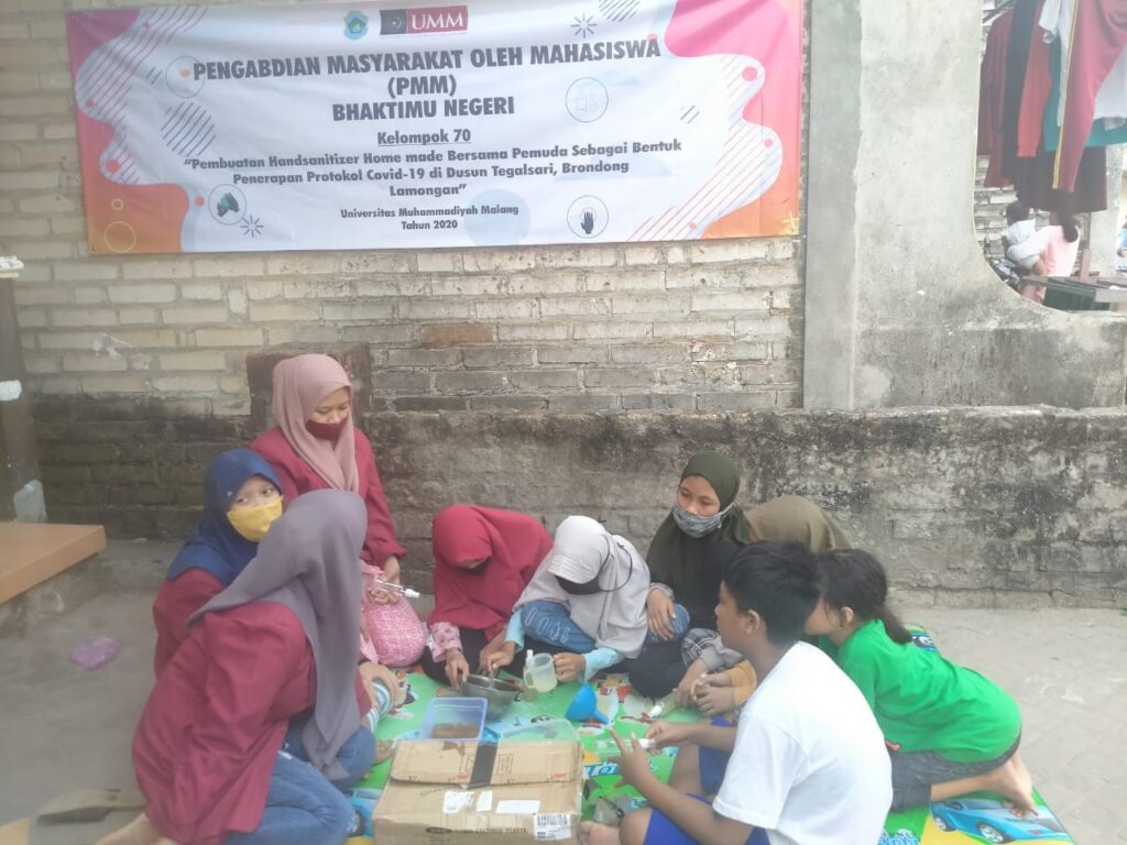 Kenalkan Hand Sanitizer pada anak-anak pesisir, PMM UMM Kel.70 PBI inisiatif aplikasikan HS Homemade