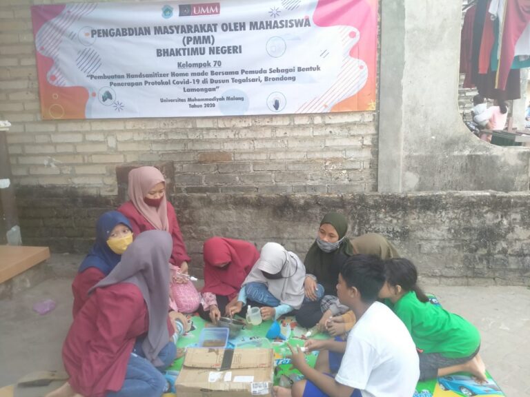 Kenalkan Hand Sanitizer pada anak-anak pesisir, PMM UMM Kel.70 PBI inisiatif aplikasikan HS Homemade