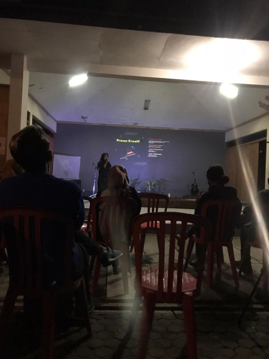 Mahasiswi PBI, Salah Satu Penyaji Proses Kreatif di Acara Bincang Karya BPH Seni Teater DKM