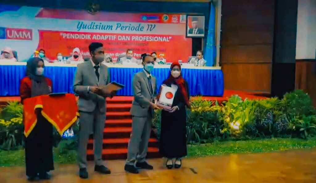 Mengikuti Yudisium Periode IV 2021, Mahasiswa Pendidikan Bahasa Indonesia FKIP UMM Lulus Tanpa Skripsi - Berita | Pendidikan Bahasa Indonesia