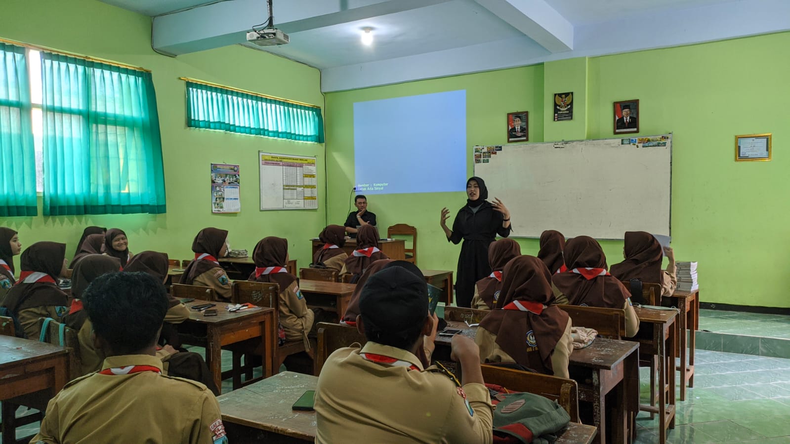 Prodi PBI UMM Edukasi Pentingnya Bahasa dan Sastra Indonesia Kepada Siswa-siswi MAN 2 Blitar