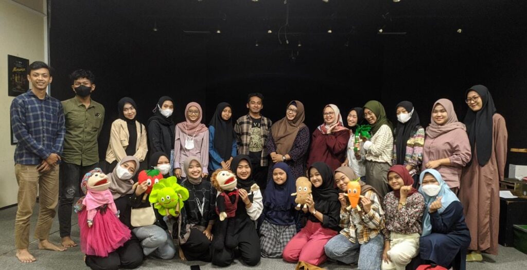 Menjelang Ujian Ujian Akhir Semester, Mahasiswa PBI UMM Mengikuti Workshop Story Telling