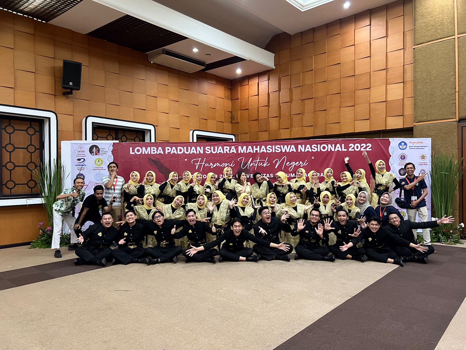 Membanggakan! Nur Hidayah Alifiani Mahasiswa PBI dengan Segudang Prestasi