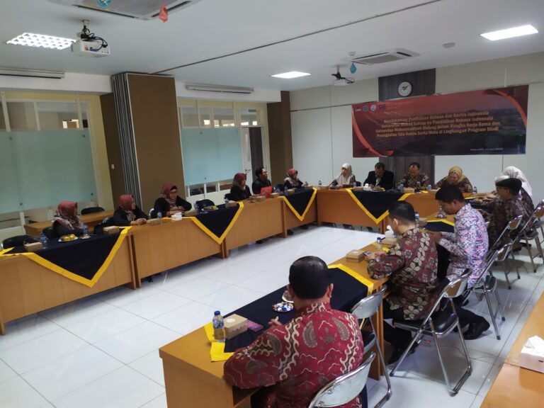 Terima Kunjungan dari PBSI UAD, Prodi PBI FKIP UMM Bahas Penerapan Merdeka Belajar Kampus Merdeka (MBKM)