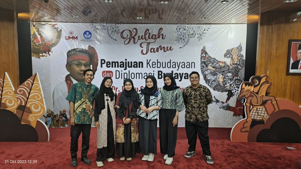 Showing Muspus, PBI FKIP Study Program Students Show Off at Guest Lecture Event with the Ministry of Education and Culture