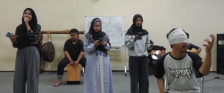 Tampil di Festival Sastra Kota Malang, Mahasiswa PBI FKIP UMM Semakin Giat Berlatih
