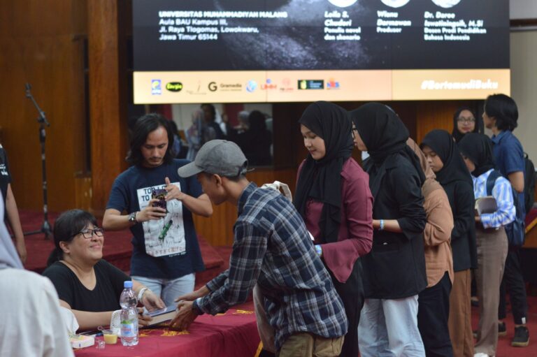 Animo Tinggi Mahasiswa Prodi PBI Ikuti Nobar Offline Laut Bercerita #7 Bersama Leila S. Chudori