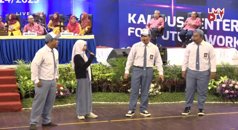 Mahasiswa PBI FKIP UMM Sukses Tampilkan Drama Menghibur di Pertemuan Wali Mahasiswa