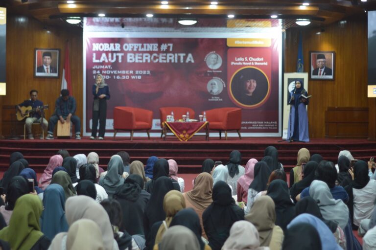 Mahasiswa Prodi Pendidikan Bahasa Indonesia FKIP UMM Unjuk Musikalisasi Puisi di Depan Leila S. Chudori