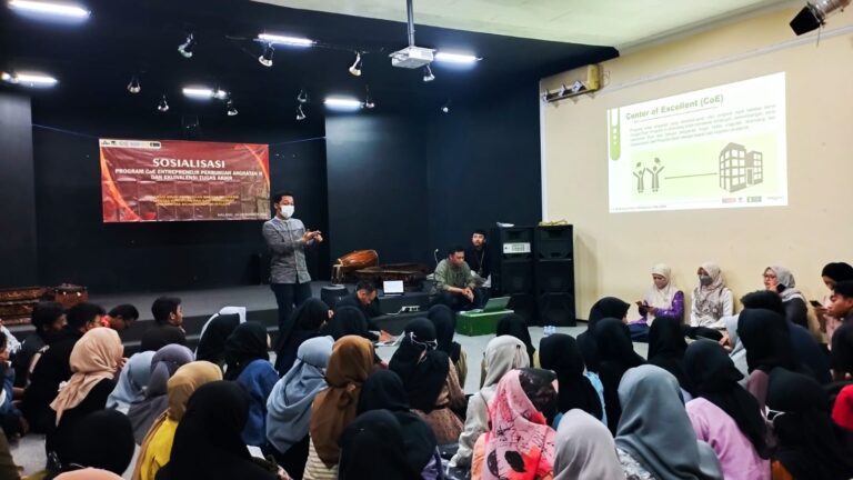 CoE Entrepreneur Perbukuan Tingkatkan Keterampilan Mahasiswa PBI UMM dalam Dunia Kerja