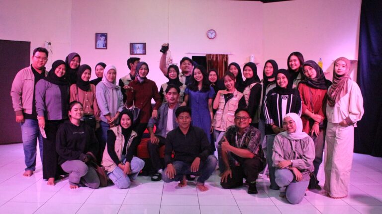 Mahasiswa Pendidikan Bahasa Indonesia Tampilkan Pementasan Teater sebagai Ujian Akhir Mata Kuliah Penyutradaraan